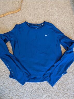 Nike Women's Blue Long-Sleeve Dri-FIT Performance Top